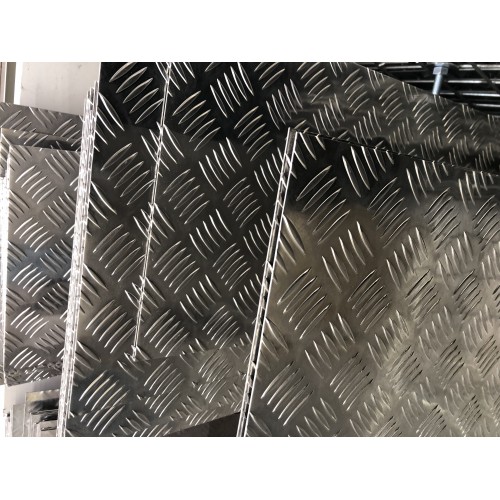 Лист алюминиевый рифленый КВИНТЕТ АМг2Н2Р 6х1500х3000